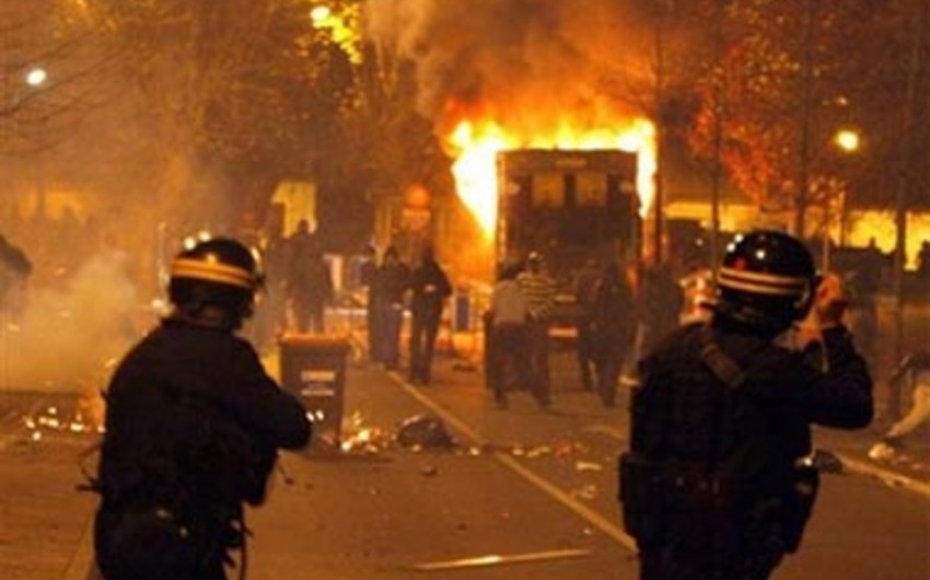 Fransada etiraz aksiyaları zamanı 20-dən çox polis yaralanıb