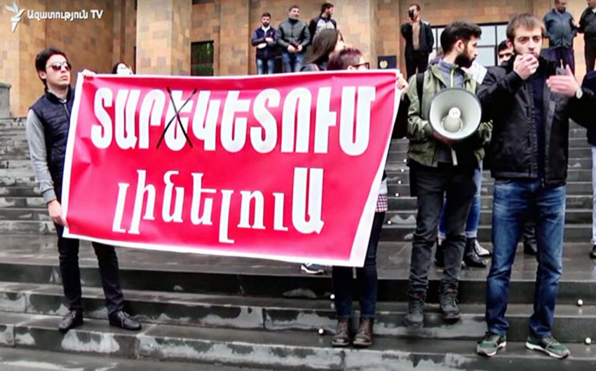 Students hold protest action in Yerevan