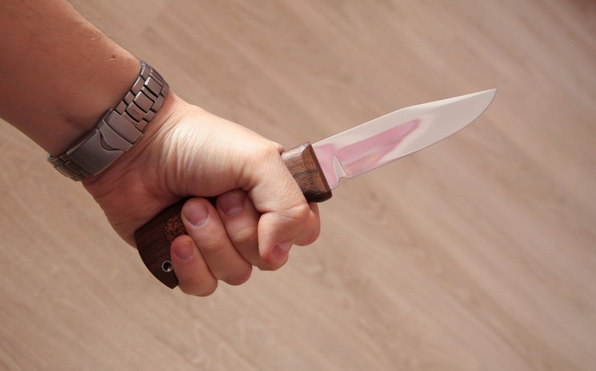 Şəmkirdə 30 yaşlı kişi bıçaqla özünə xəsarət yetirib