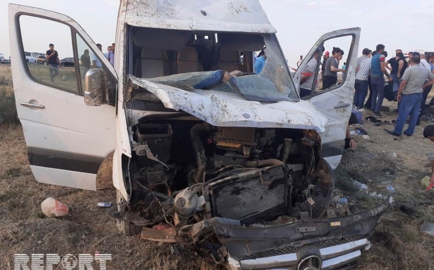 В регионе Азербайджана микроавтобус столкнулся с легковушкой, есть пострадавшие - ФОТО