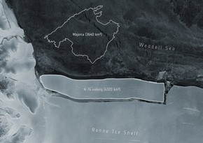 От Антарктиды откололся крупнейший в мире айсберг