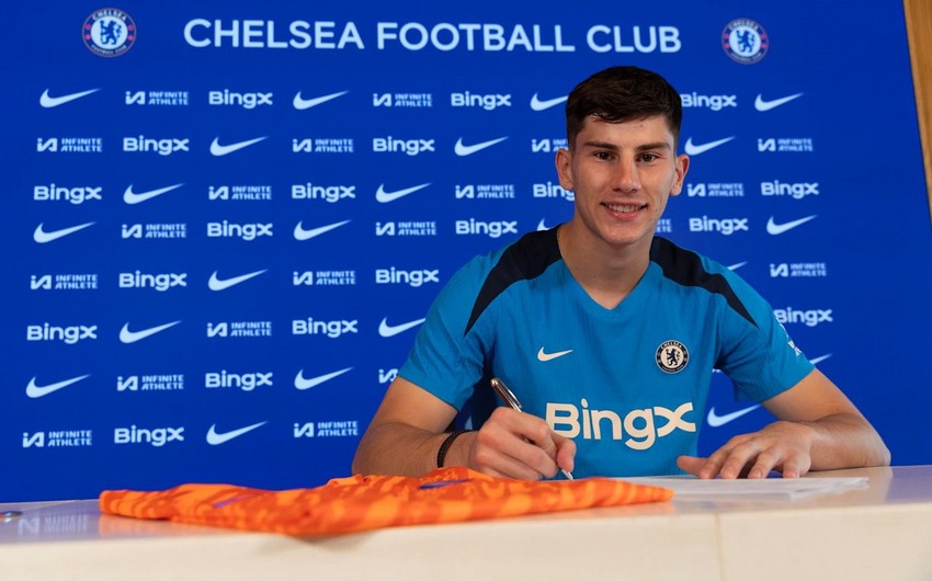 Chelsea make goalkeeper Mike Penders 12th signing of summer