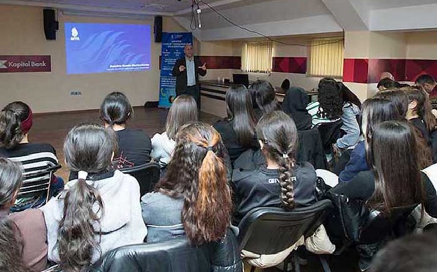“Sumqayıt”ın futbolçularına danışılmış oyunlarla bağlı seminar keçirilib