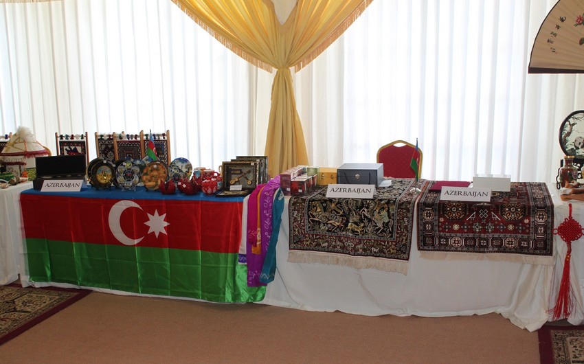 Azərbaycan BƏƏ-də keçirilən “Beynəlxalq Xeyriyyə Bazarı 2016” adlı aksiyada iştirak edib
