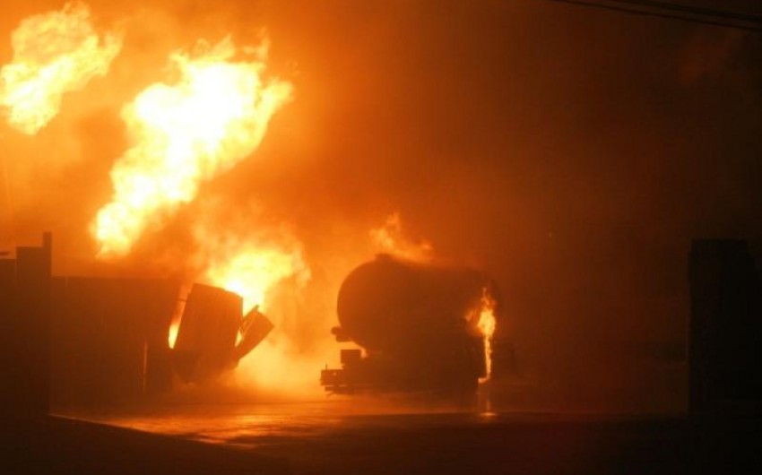 В Мексике бензовоз с 20 тыс. литров топлива врезался в грузовик