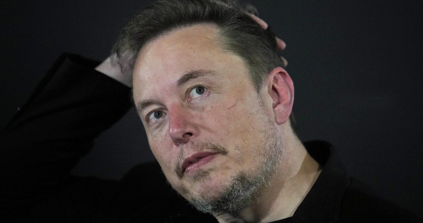 Tesla CEO Elon Musk kicks off surprise trip to Beijing