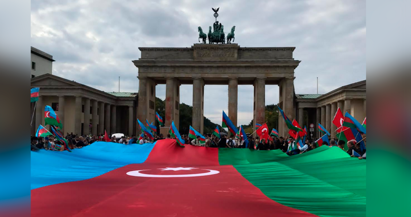 Проживающие в Германии азербайджанцы проводят мирную акцию протеста