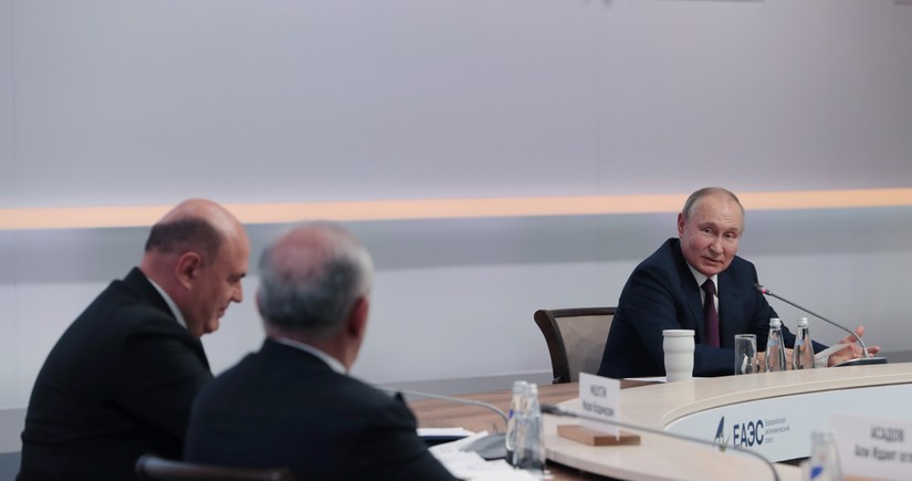 Али Асадов принял участие во встрече Совета глав правительств СНГ с президентом РФ