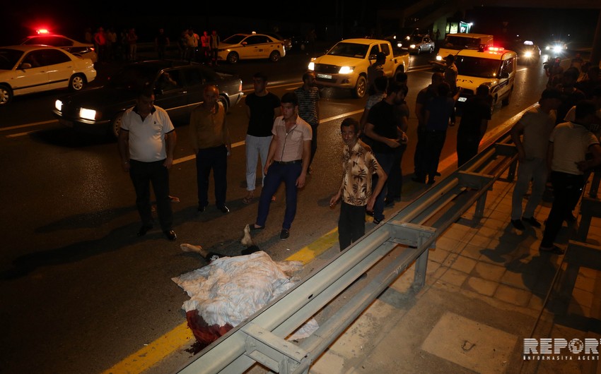 В Баку автомобиль насмерть сбил переходившего дорогу не по надземному пешеходному переходу - ФОТО - ВИДЕО