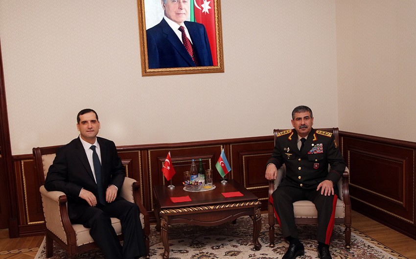 Обсуждены перспективы военного сотрудничества между Азербайджаном и Турцией