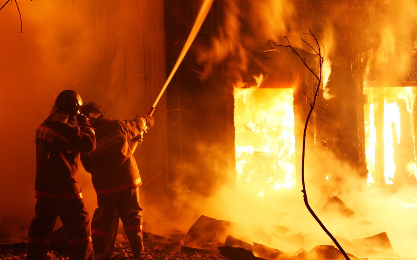 В Бинагадинском районе сгорело 5 жилых домов
