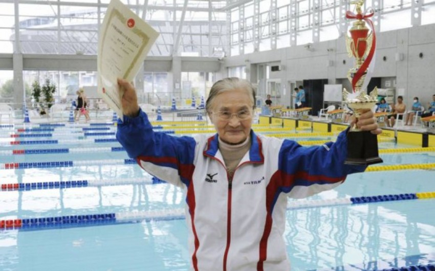 Yaponiyanın 100 yaşlı sakini üzgüçülük üzrə rekord müəyyənləşdirib