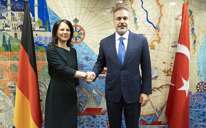 Главы МИД Турции и ФРГ обсудили содействие мирным переговорам между Баку и Ереваном