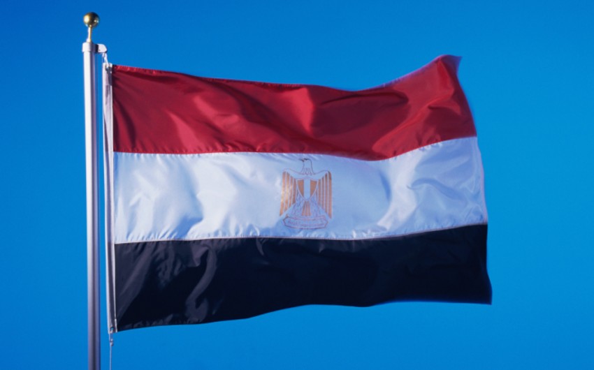 В посольстве Египта в Баку приспущен государственный флаг