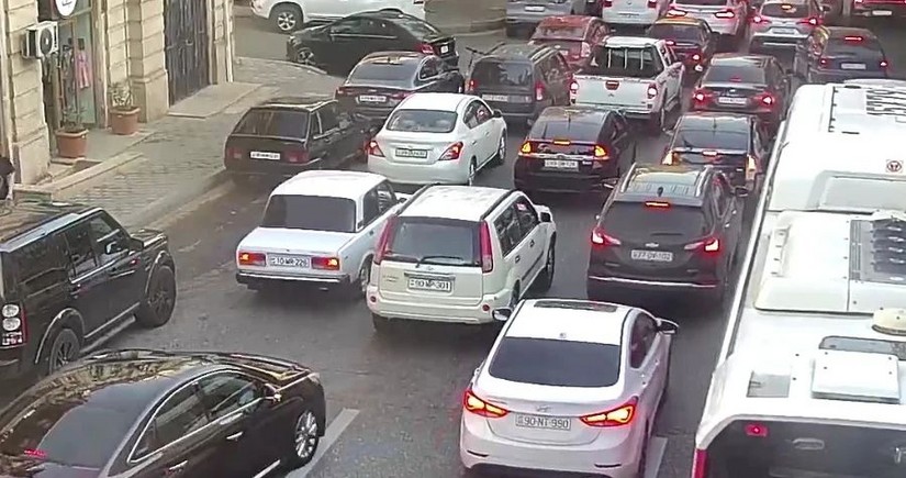 На ряде бакинских дорог наблюдаются пробки