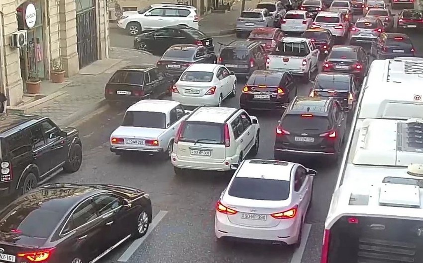 На ряде бакинских дорог наблюдаются пробки