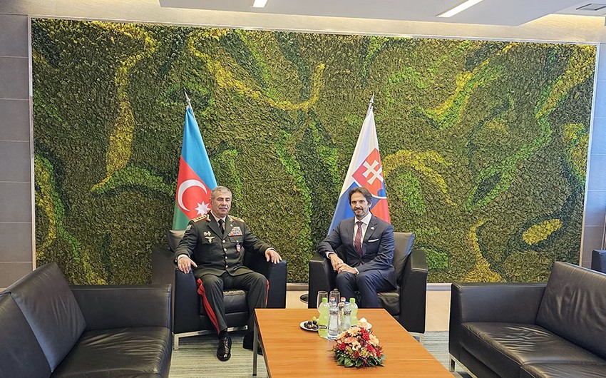 Azerbaijan Defense Minister pays official visit to Slovakia