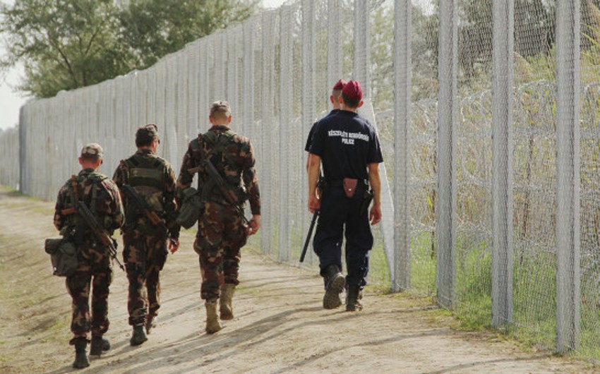Армии Венгрии разрешили использовать нелетальное оружие на границах