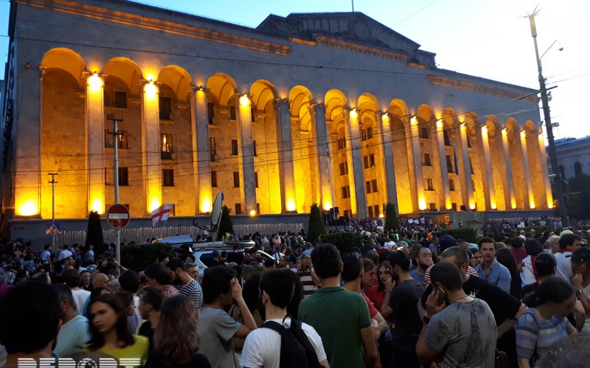 В Тбилиси продолжается акция протеста - ФОТО