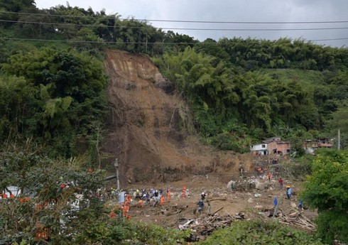 В результате схода оползня в Папуа-Новой Гвинее погибли более 300 человек