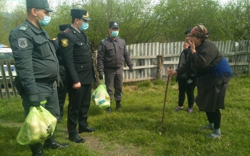 Полиция помогла неимущим семьям и одиноким людям в Гахе - ФОТО - ВИДЕО