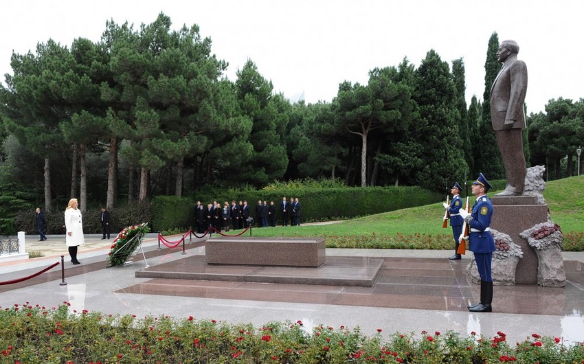 Президент Хорватии посетила Аллею почетного захоронения