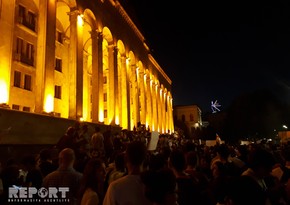 Акция протеста в Тбилиси завершилась перед зданием правительства - ФОТО
