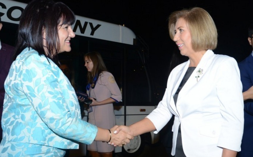 Председатель Народного Собрания Болгарии прибыла с визитом в Азербайджан