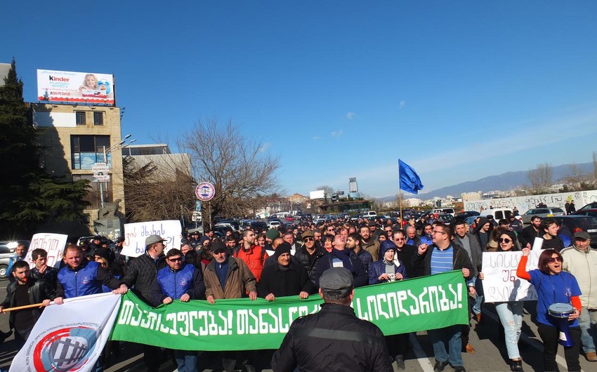 Employees of 'Rustavi nitrogen' factory hold a rally in Tbilisi