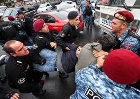 İrəvanda polis itaətsizlik aksiyasının 38 iştirakçısını saxlayıb - YENİLƏNİB