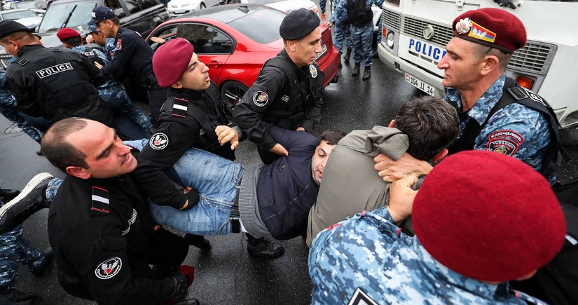В Ереване полиция задержала 38 участников акции неповиновения