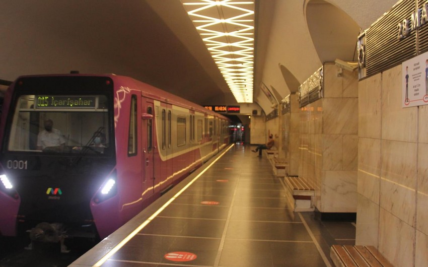 Bakı metrosunda qatar yoluna düşən sərnişin vəfat edib