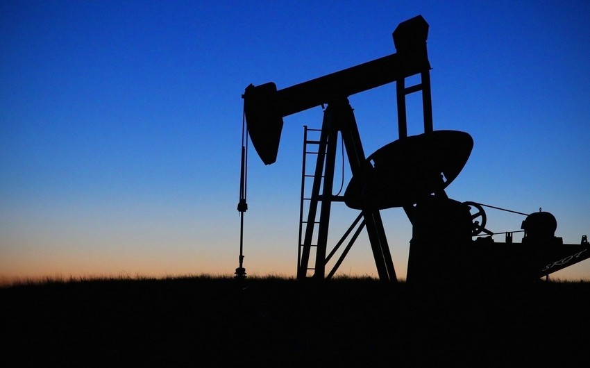 Oil prices vary amid external fluctuations