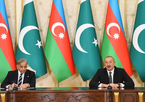 Президент Ильхам Алиев и премьер-министр Мухаммад Шахбаз Шариф выступили с заявлениями для печати