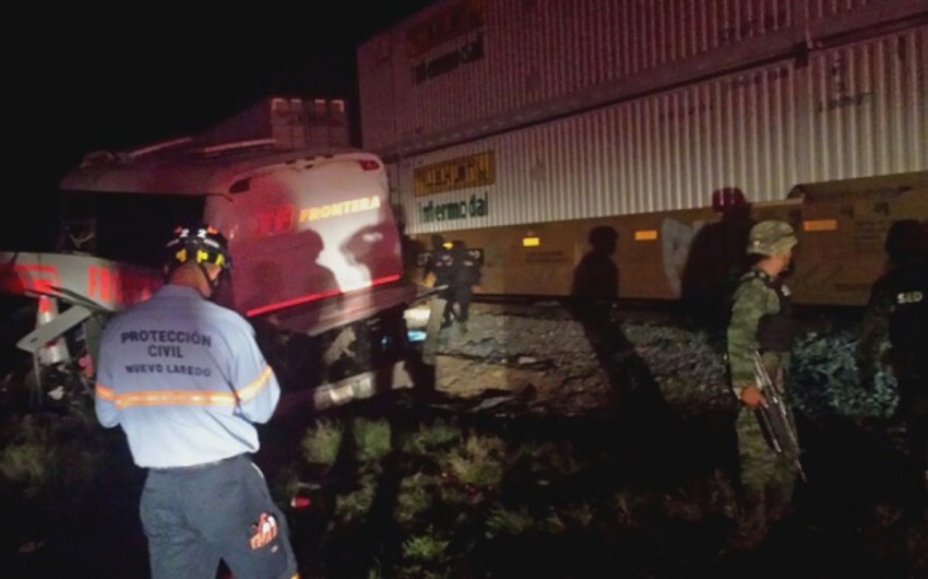 ​В Мексике 10 человек погибли и 27 пострадали при столкновении автобуса с грузовиком