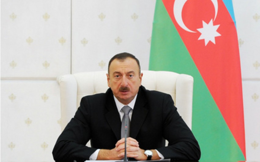 ​Azərbaycan Prezidenti İslam Kərimovu təbrik edib