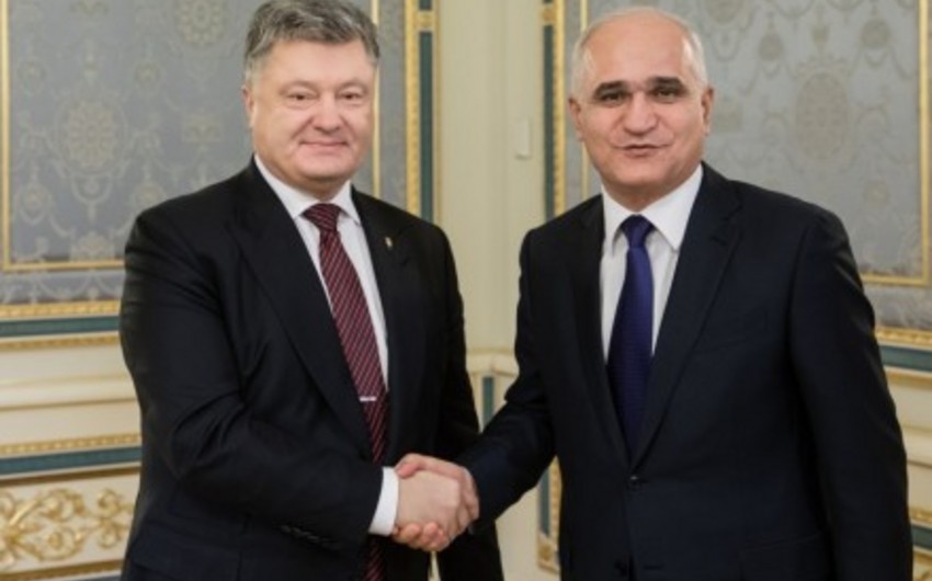 Порошенко и министр экономики Азербайджана обсудили проекты в судо - и самолетостроении