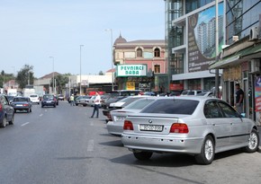 Bir saata iki manat alırlar