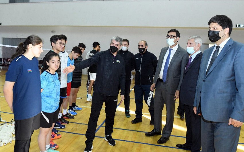 Fərid Qayıbov qılıncoynadan və badmintonçularla görüşüb