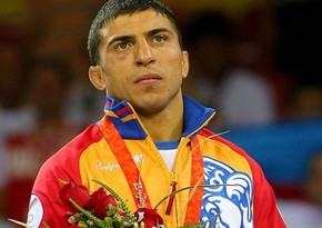 Armenian wrestling champion detained outside parliament