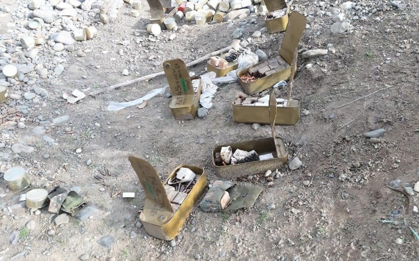 В Агдаме обнаружены брошенные бежавшей армянской армией боеприпасы