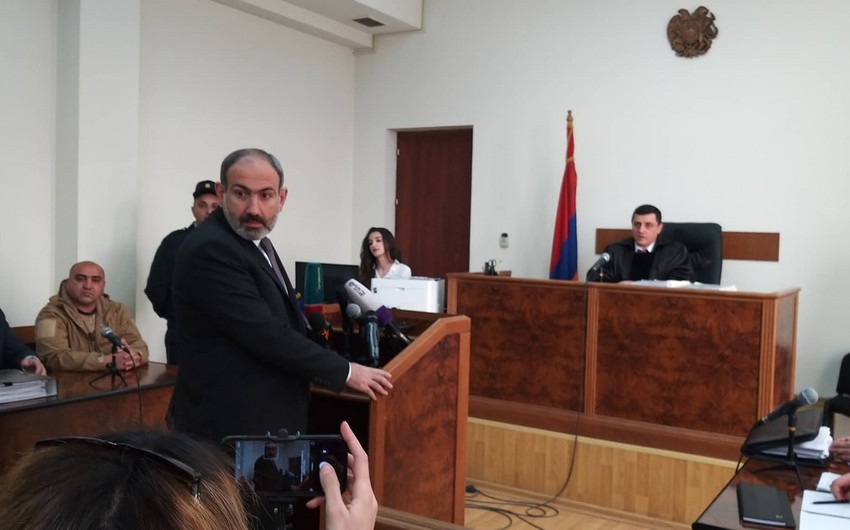Премьер Армении прибыл в суд для дачи показаний
