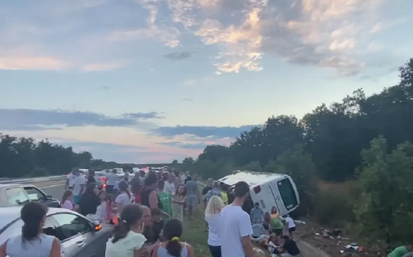 В Болгарии госпитализировали 17 детей после аварии туристического автобуса