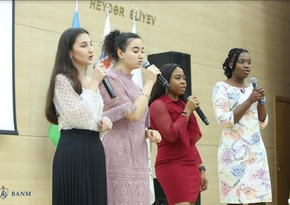 Nigerian students of Baku Higher Oil School perform Sari Gelin song - VIDEO