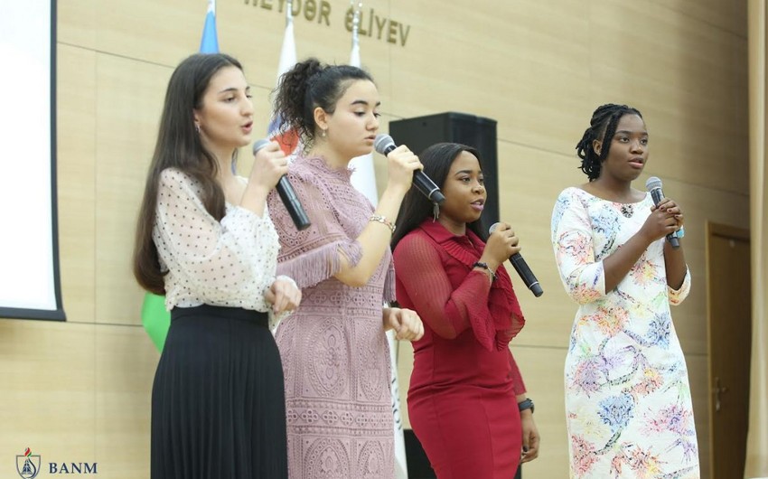 Обучающиеся в БВШН студенты из Нигерии исполнили песню Сары гялин - ВИДЕО