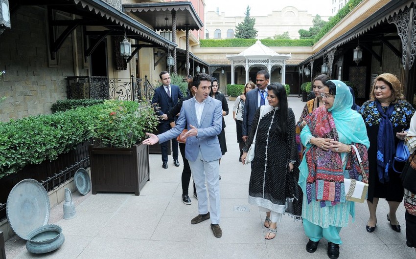 Pakistani PM’s spouse visits Azerilma LLC carpet gallery