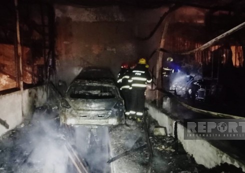 В Гяндже возник пожар в автомастерской