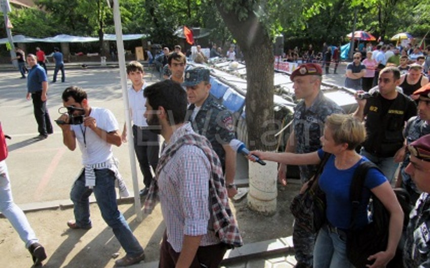 ​Yerevan polisi: Polis prospektdə ictimai asayişi bərpa etməyə cəhd göstərəcək