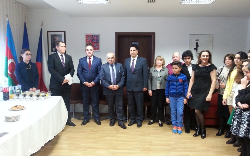 Посол Чехии вручил сертификаты молодым азербайджанским художникам