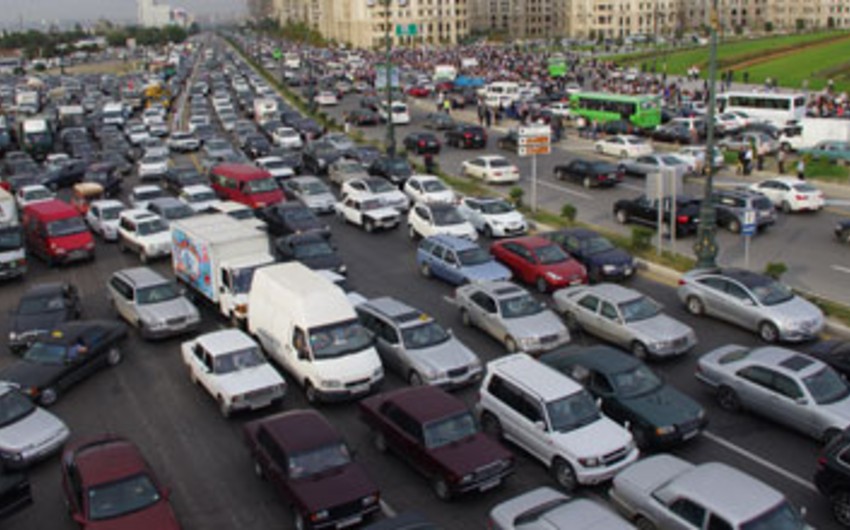 ​Цепная авария в Баку привела к образованию пробки